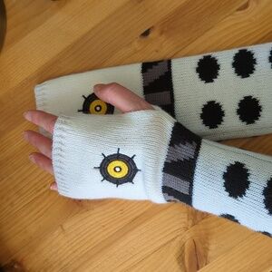 VGUC Doctor Who Dalek Arm Warmers - White